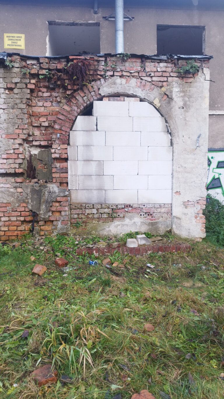 Opuszczone biurowce Huty, Krosno, województwo podkarpackie - relacja z 11.2024, zdjęcie 15