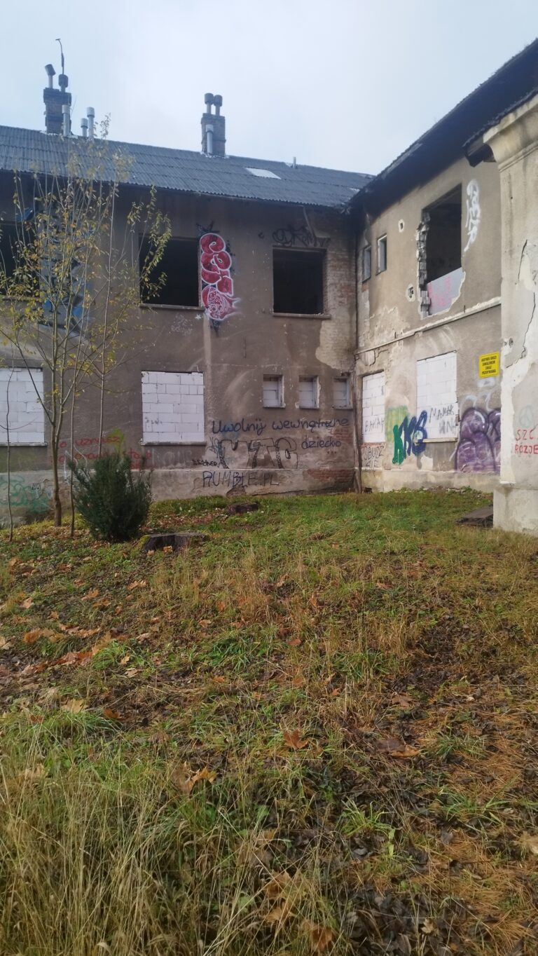 Opuszczone biurowce Huty, Krosno, województwo podkarpackie - zdjęcie z relacji 18