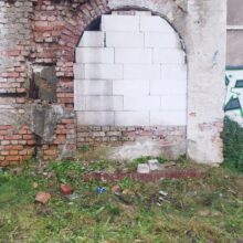 Opuszczone biurowce Huty Krosno