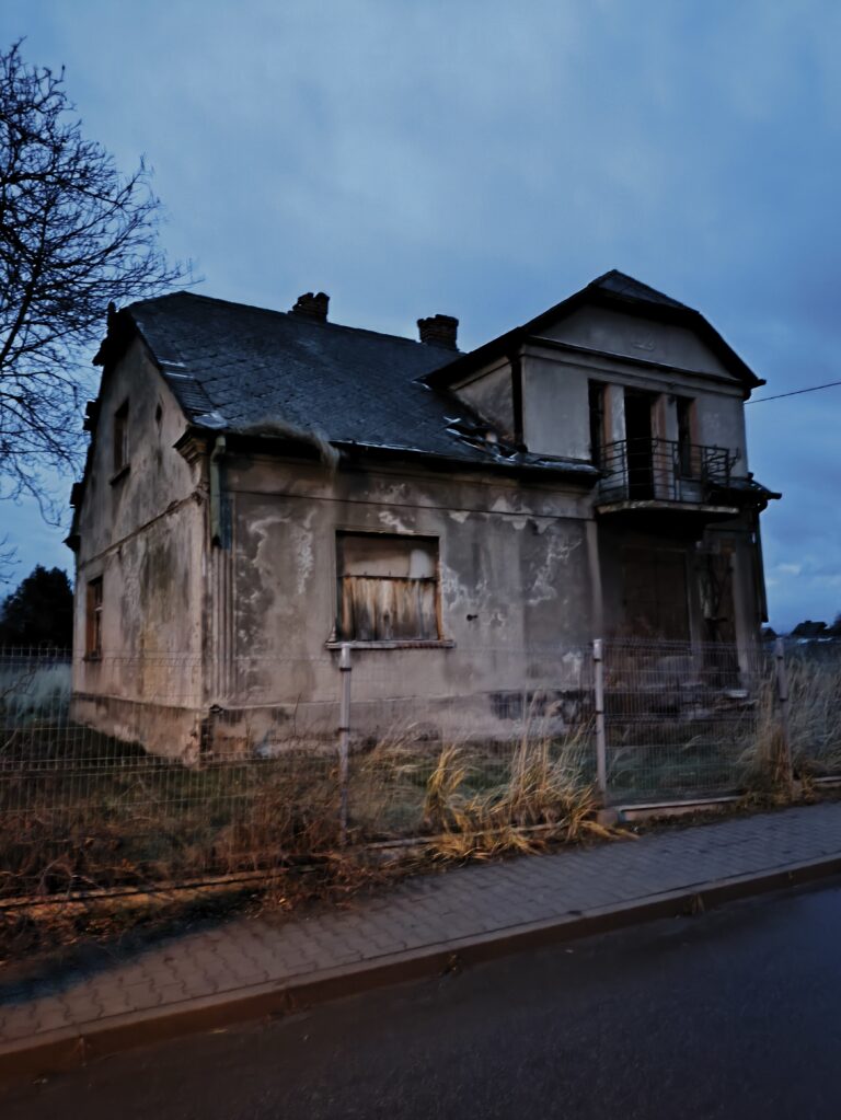 Opuszczony dom z 1932, Brzeszcze, województwo małopolskie - zdjęcie 1