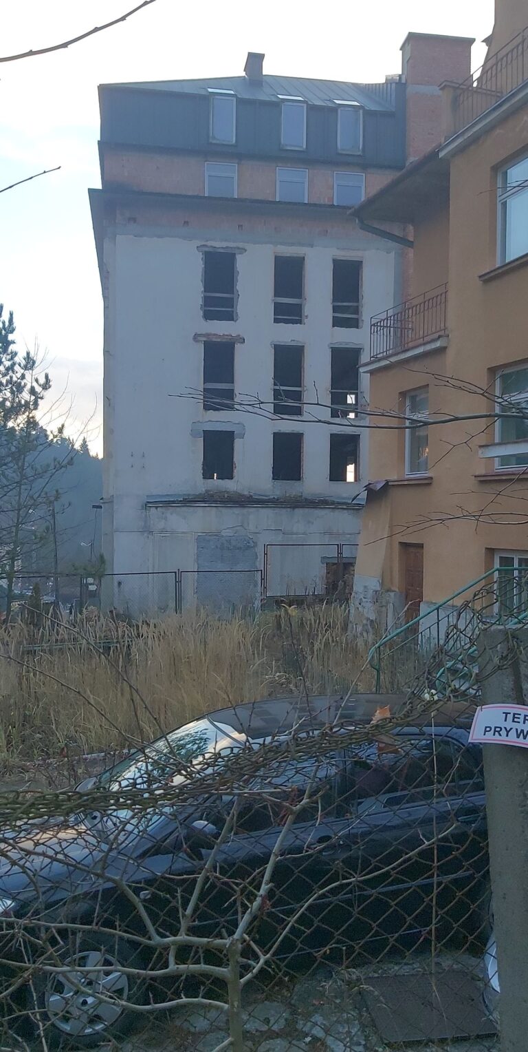 Niedokończone sanatorium, Krynica-Zdrój, województwo małopolskie - zdjęcie 2