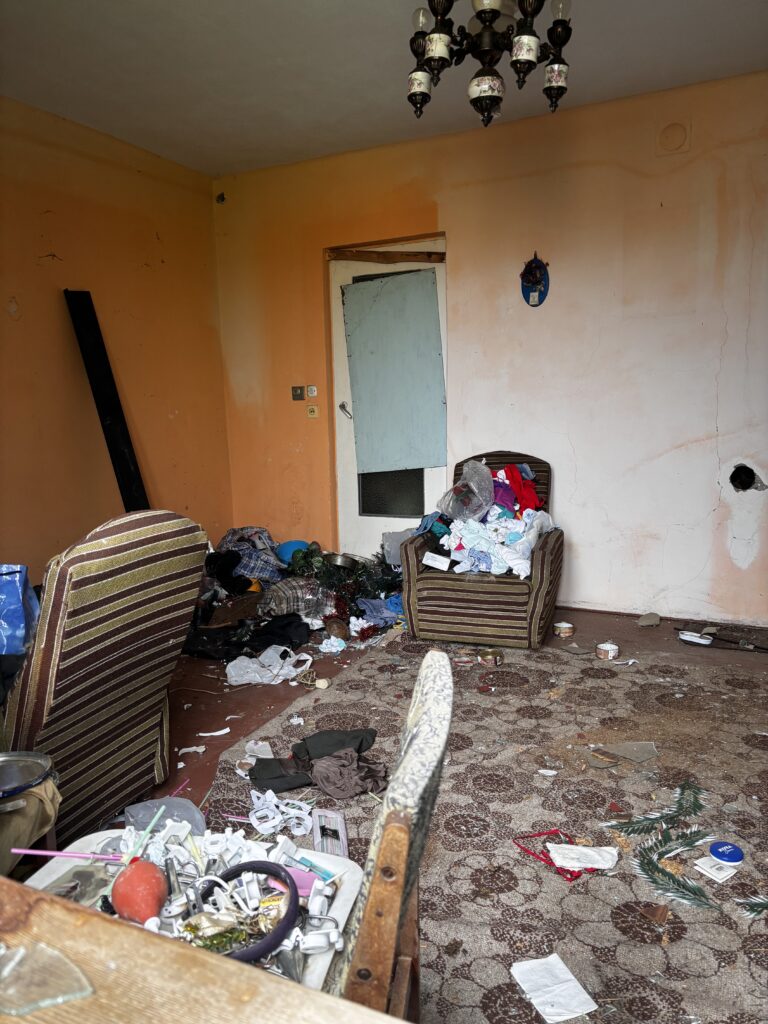 3 Opuszczone gospodarstwa obok siebie., Wąsewo-Kolonia, województwo mazowieckie - relacja z 05.2025, zdjęcie 3