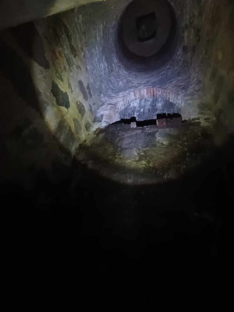 Tunel pod serpetyną, Pasłęk, województwo warmińsko-mazurskie - zdjęcie 2