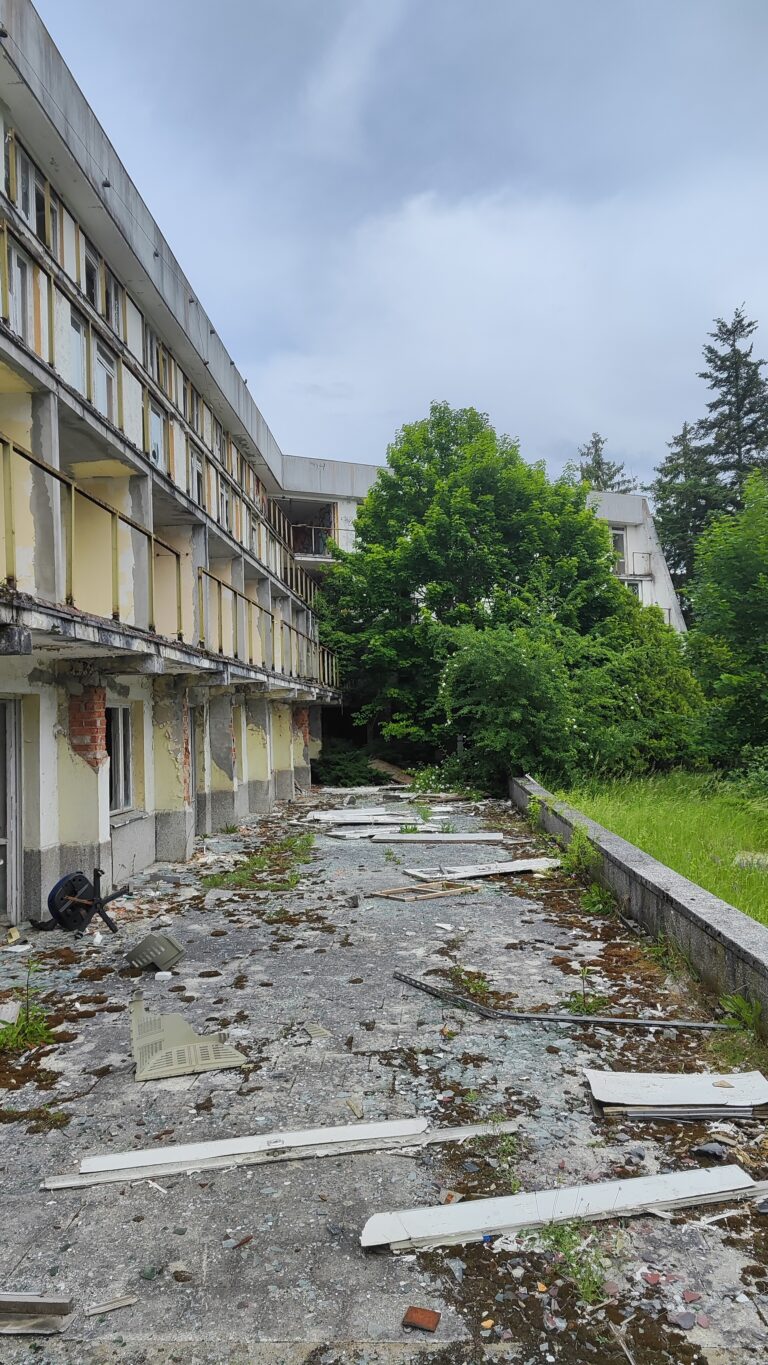 Opuszczony ośrodek szkolenia policji +/hotel/domki wypoczynkowe, Poznań, województwo wielkopolskie - relacja z 02.2025, zdjęcie 15