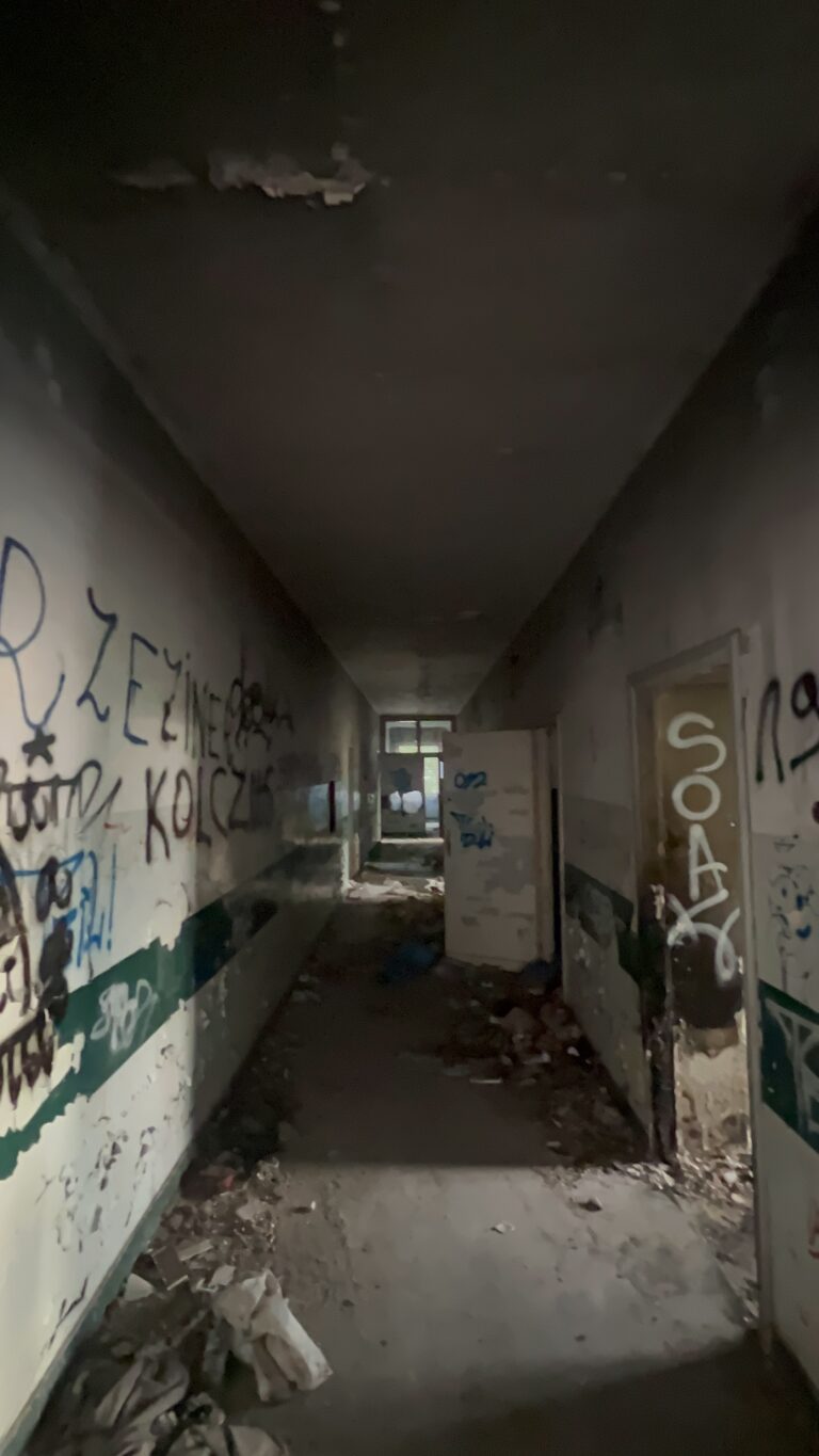 Opuszczony szpital im. Heleny Wolf, Łódź, województwo łódzkie - relacja z 06.2025, zdjęcie 8