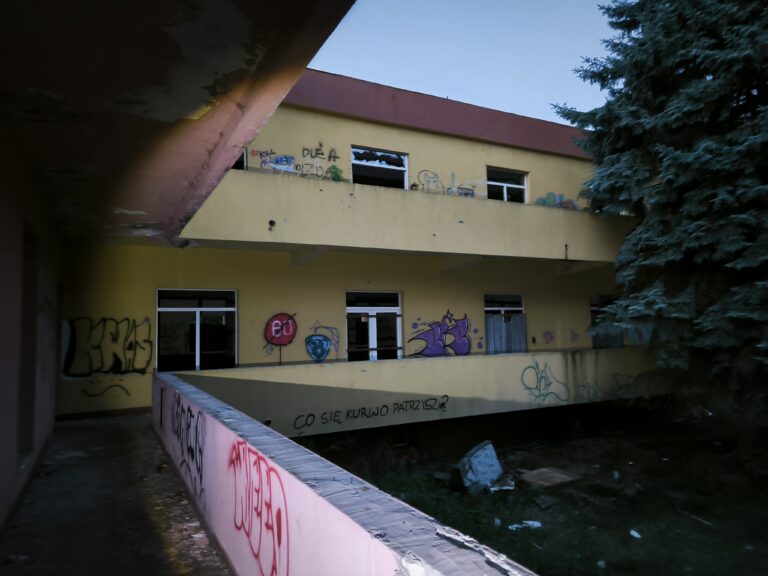 Ośrodek szkoleniowo-wypoczynkowy Huty Katowice w Rogoźniku (Biały Dom), Rogoźnik, województwo śląskie - relacja z 06.2025, zdjęcie 39