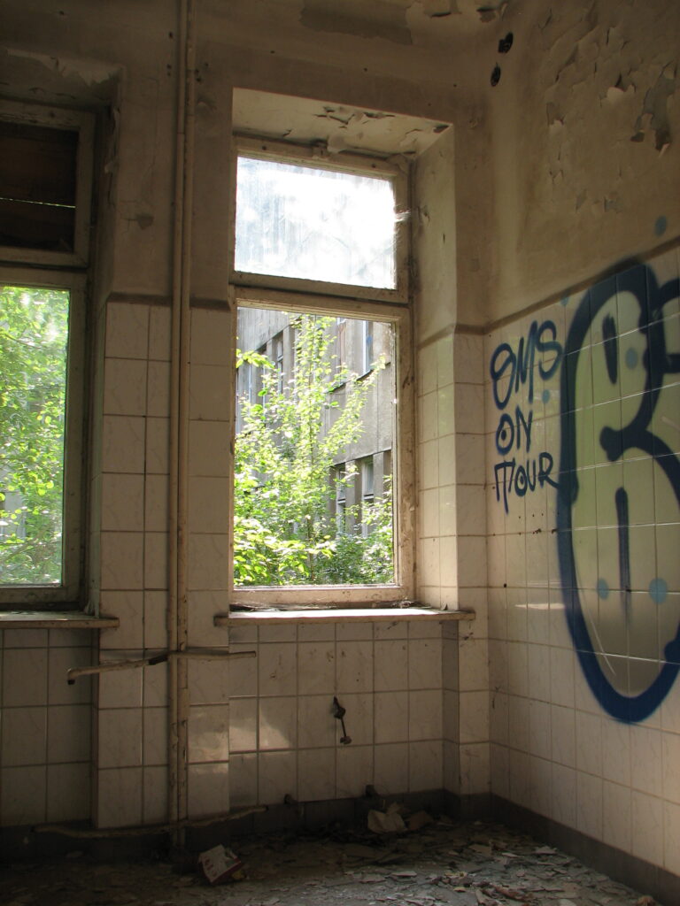 Opuszczony szpital, Starachowice, województwo świętokrzyskie - relacja z 07.2025, zdjęcie 42