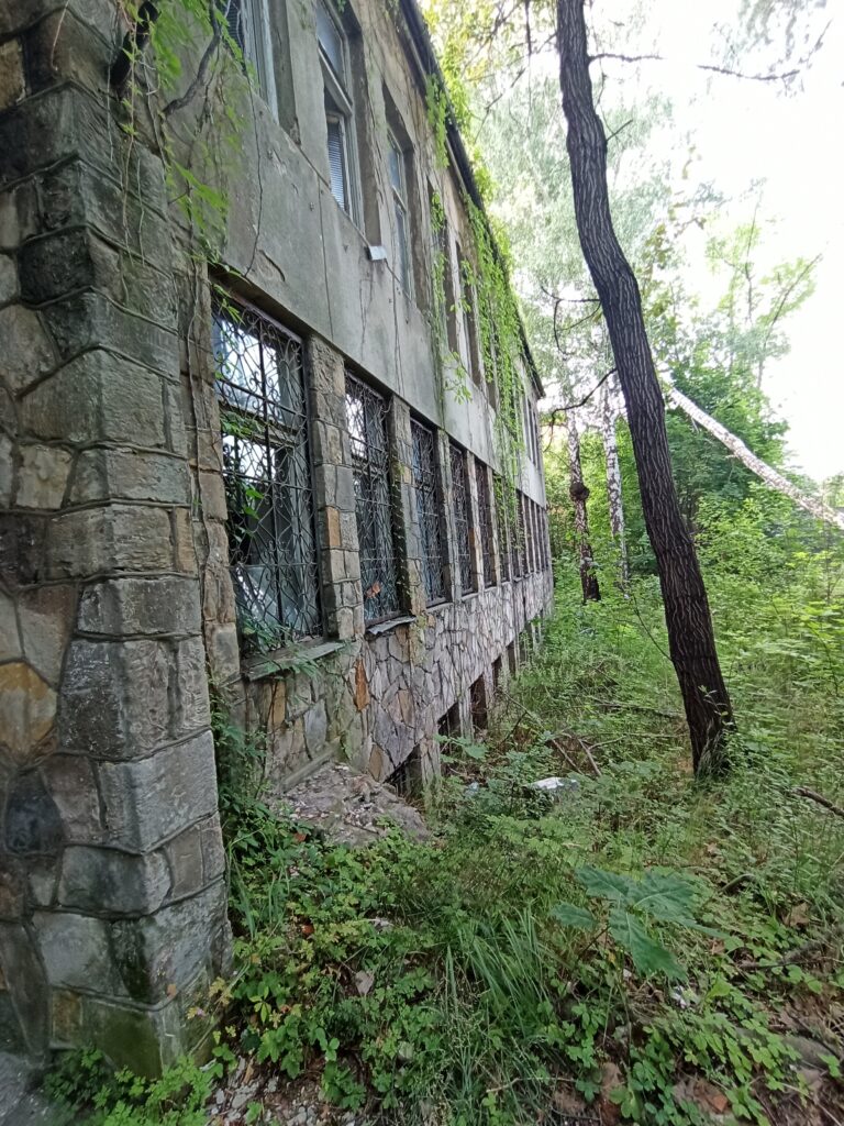Opuszczony szpital, Starachowice, województwo świętokrzyskie - relacja z 07.2025, zdjęcie 48