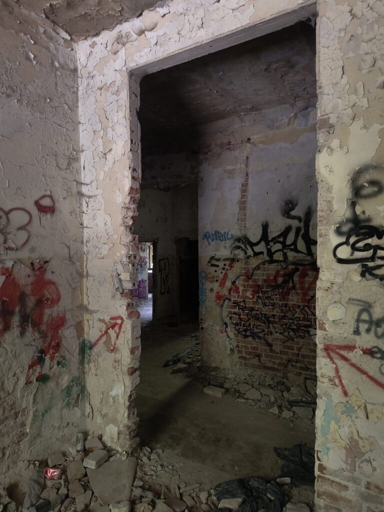 Zakład dla Nerwowo i Psychicznie Chorych Żydów „Zofiówka”, Otwock, województwo mazowieckie - relacja z 07.2025, zdjęcie 45