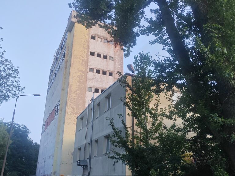 Wieżowiec fotonu dość łatwe wejście, Bydgoszcz, województwo kujawsko-pomorskie - relacja z 08.2025, zdjęcie 1