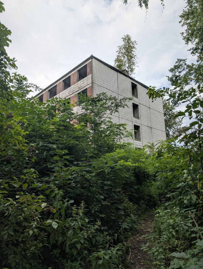 Opuszczona bursa szkolna, Katowice, województwo śląskie - relacja z 08.2025, zdjęcie 30