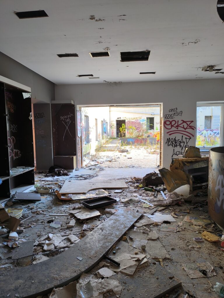 Opuszczone Centrum Zdrowia Pro Medica, Kielce, województwo świętokrzyskie - relacja z 08.2025, zdjęcie 18