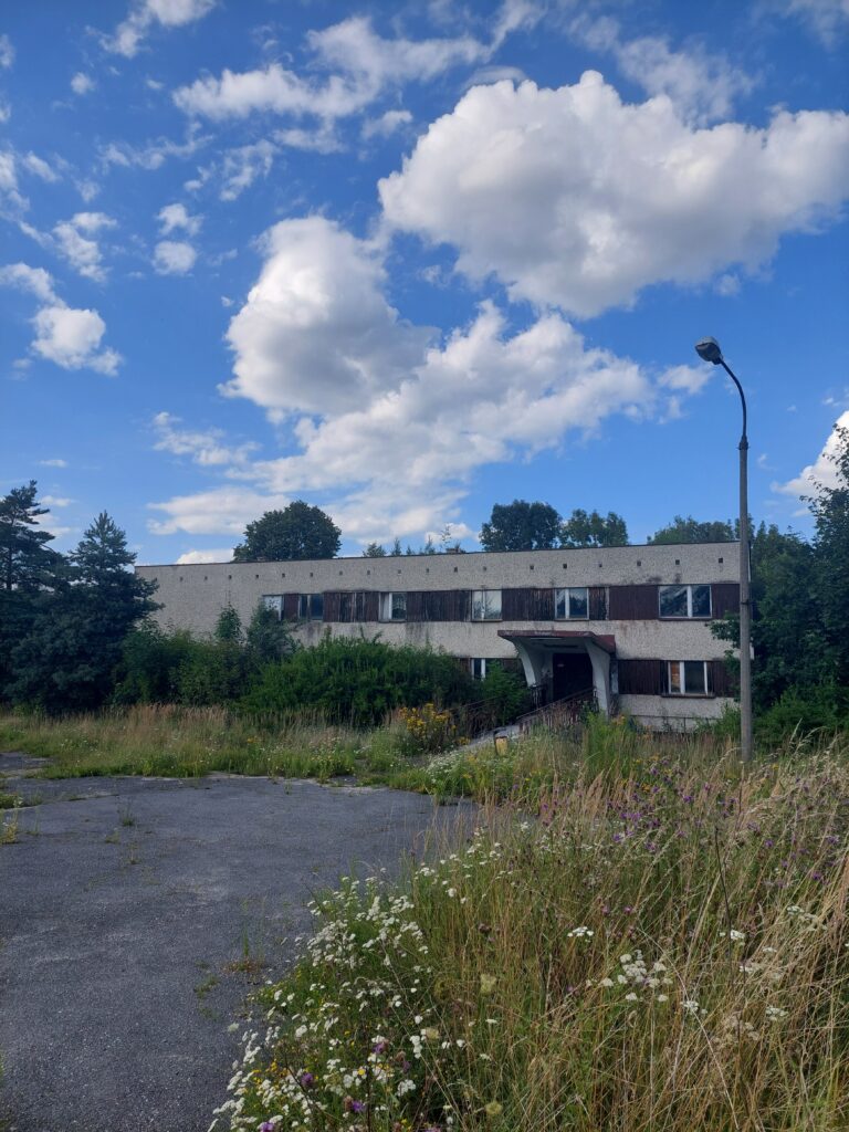 Opuszczony Hotel, Łaziska Górne, województwo śląskie - relacja z 07.2025, zdjęcie 3