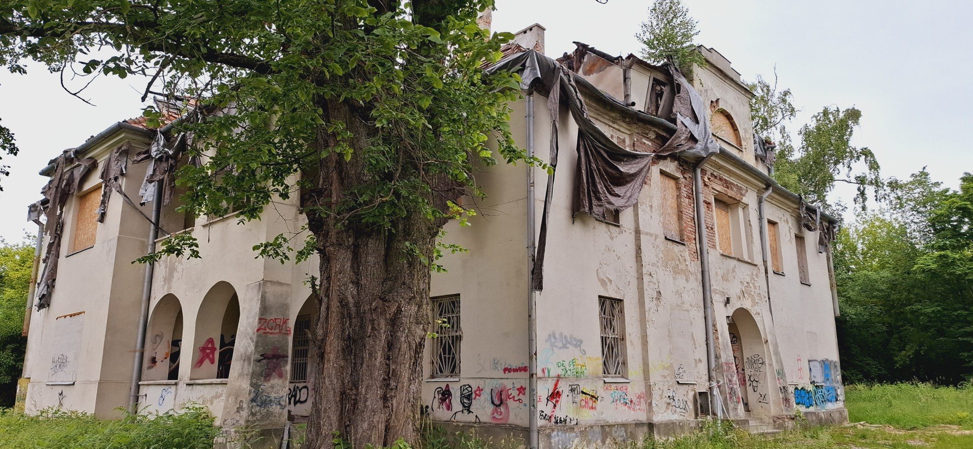 Opuszczony Budynek przy 2 Willach Warszawa