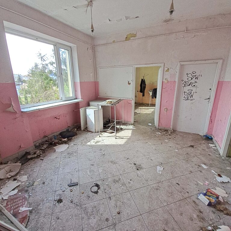 Opuszczony Stomatologiczny Ośrodek Zdrowia NFZ, Suchy Las, województwo wielkopolskie - zdjęcie 4