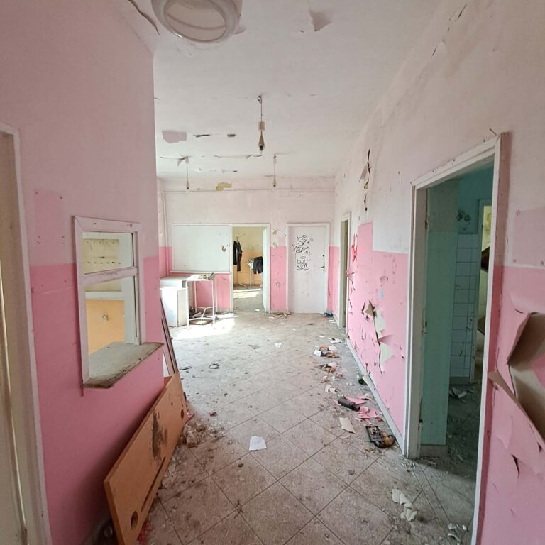 Opuszczony Stomatologiczny Ośrodek Zdrowia NFZ, Suchy Las, województwo wielkopolskie - zdjęcie 1