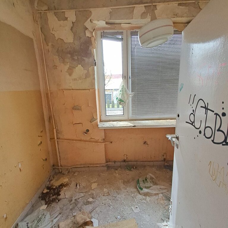 Opuszczony Stomatologiczny Ośrodek Zdrowia NFZ, Suchy Las, województwo wielkopolskie - zdjęcie 2