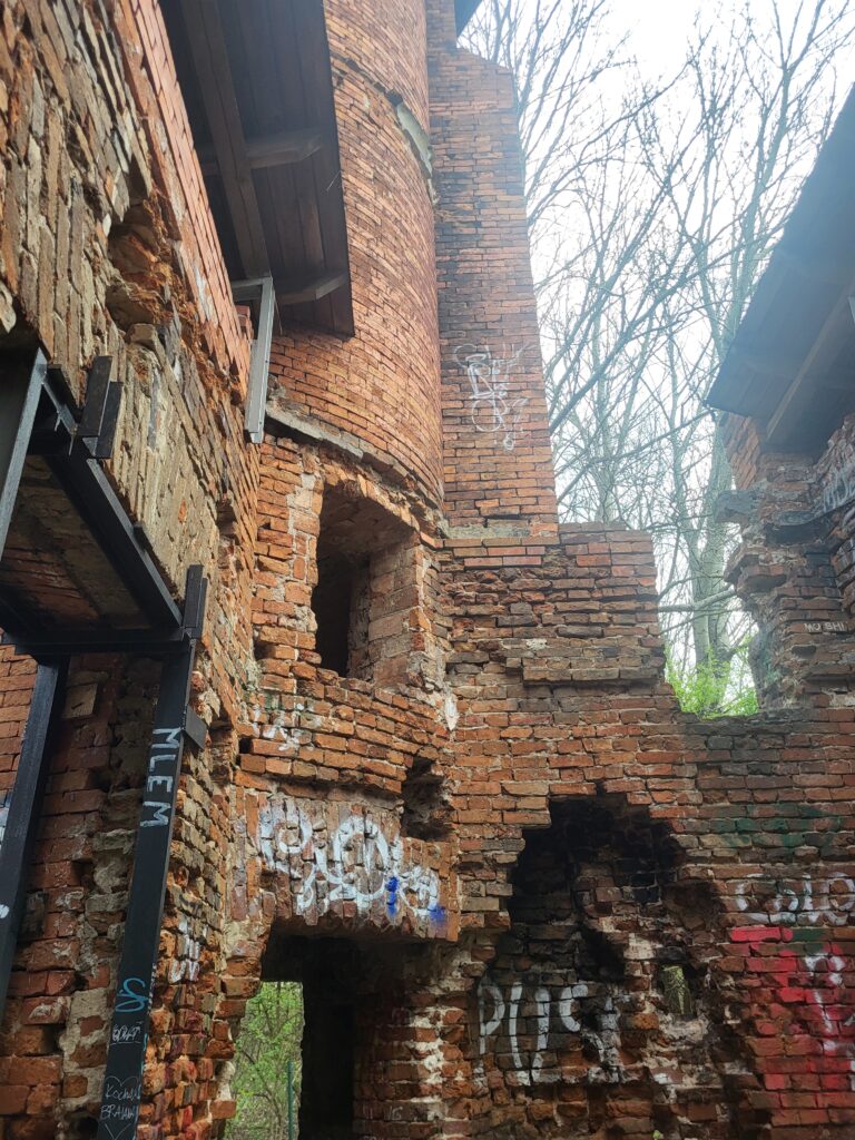 Ruiny negotyckiej bramy, Warszawa, województwo mazowieckie - relacja z 04.2026, zdjęcie 3