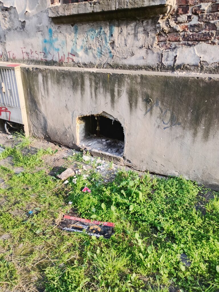 Opuszczony blok mieszkalny, Sosnowiec, województwo śląskie - zdjęcie 2