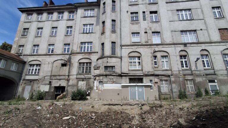 Opuszczony szpital na Traugutta, Wrocław, województwo dolnośląskie - zdjęcie z relacji 1