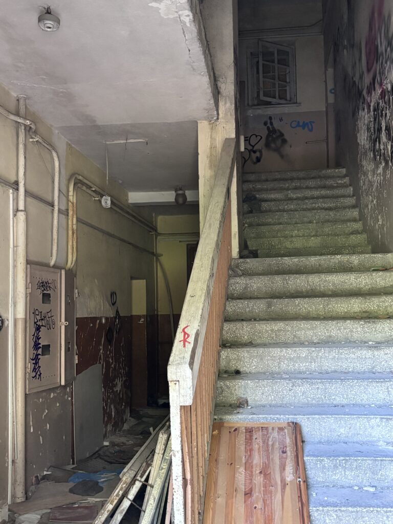 Opuszczony Budynek przy 2 Willach, Warszawa, województwo mazowieckie - relacja z 06.2026, zdjęcie 1