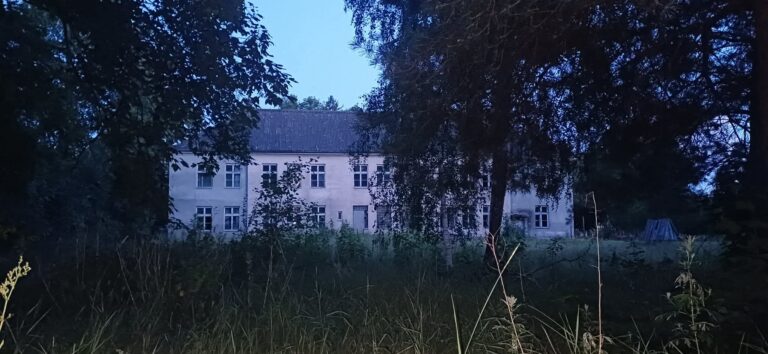 Dawna opuszczona szkoła w Pszczółczynie, Pszczółczyn, województwo podlaskie - relacja z 07.2026, zdjęcie 4